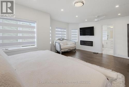 7350 Glamorgan Way, Mississauga, ON - Indoor Photo Showing Bedroom