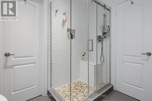 7350 Glamorgan Way, Mississauga, ON - Indoor Photo Showing Bathroom