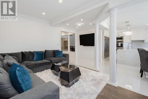 7350 Glamorgan Way, Mississauga, ON - Indoor Photo Showing Living Room