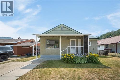 916 Thackeray Street  Warfield, BC V1R 2C2