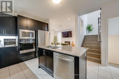 15 Mountainside Crescent, Whitby, ON - Indoor Photo Showing Kitchen With Double Sink With Upgraded Kitchen