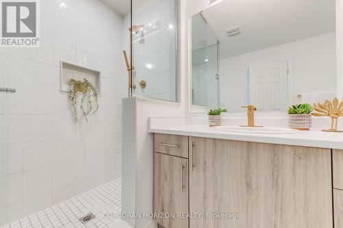 15 Mountainside Crescent, Whitby, ON - Indoor Photo Showing Bathroom