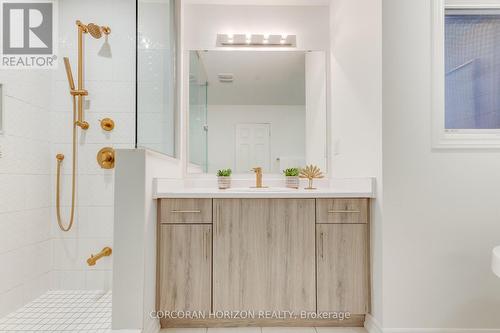 15 Mountainside Crescent, Whitby, ON - Indoor Photo Showing Bathroom