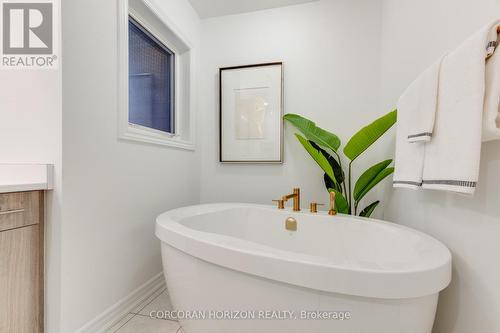15 Mountainside Crescent, Whitby, ON - Indoor Photo Showing Bathroom