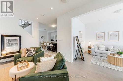 15 Mountainside Crescent, Whitby, ON - Indoor Photo Showing Living Room