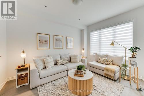 15 Mountainside Crescent, Whitby, ON - Indoor Photo Showing Living Room