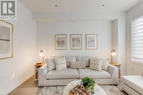 15 Mountainside Crescent, Whitby, ON - Indoor Photo Showing Living Room