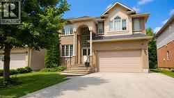 349 BRAITHWAITE Avenue Hamilton, ON L9G 5A7