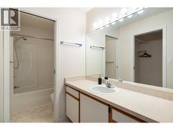 4 piece ensuite bath - 