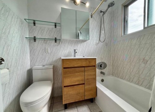 Salle de bains - 3-154 6E Avenue, Laval (Laval-Des-Rapides), QC - Indoor Photo Showing Bathroom