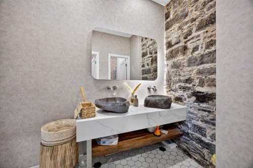 Salle de bains - 121 Rue De La Commune O., Montréal (Ville-Marie), QC - Indoor Photo Showing Bathroom