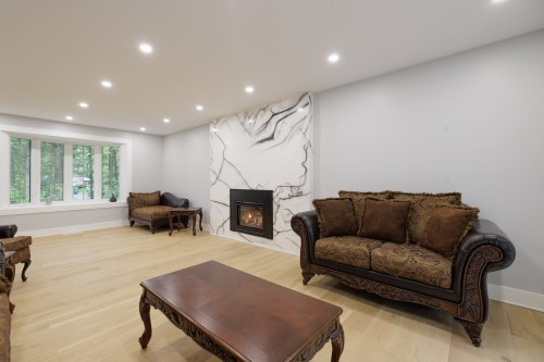 Living Room - 2404 Place Jubilee, Saint-Lazare, QC - Indoor With Fireplace
