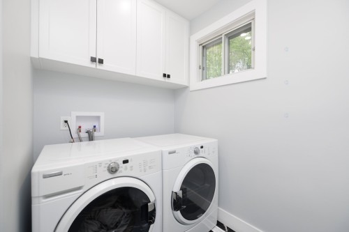 Powder room - 2404 Place Jubilee, Saint-Lazare, QC - Indoor Photo Showing Laundry Room