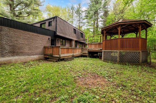 Courtyard - 2404 Place Jubilee, Saint-Lazare, QC - Outdoor With Deck Patio Veranda