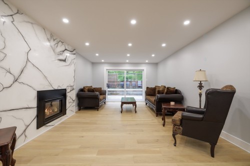 Living Room - 2404 Place Jubilee, Saint-Lazare, QC - Indoor With Fireplace