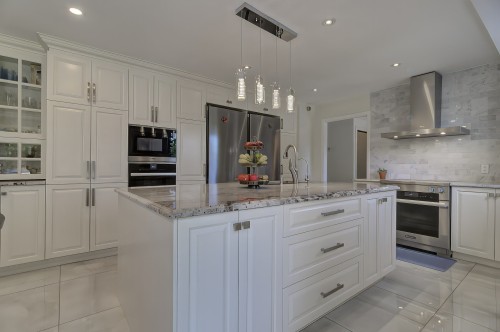 Cuisine - 286 Rue Winters, Baie-D'Urfé, QC - Indoor Photo Showing Kitchen With Upgraded Kitchen