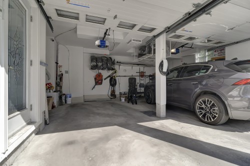Garage - 286 Rue Winters, Baie-D'Urfé, QC - Indoor Photo Showing Garage