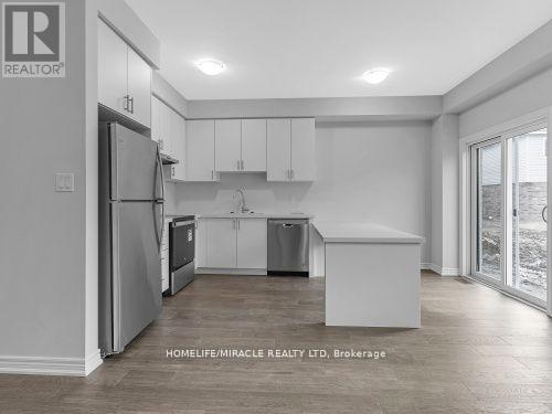 32 Vickers Road, Hamilton, ON - Indoor Photo Showing Kitchen