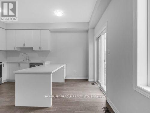 32 Vickers Road, Hamilton, ON - Indoor Photo Showing Kitchen
