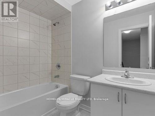 32 Vickers Road, Hamilton, ON - Indoor Photo Showing Bathroom