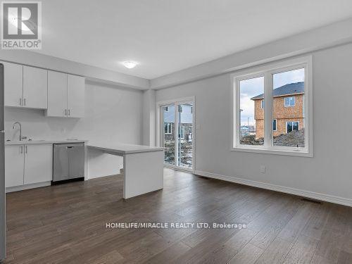 32 Vickers Road, Hamilton, ON - Indoor Photo Showing Kitchen