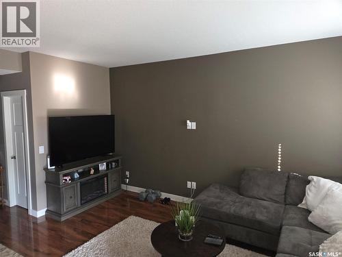 103 115 Shepherd Crescent, Saskatoon, SK - Indoor Photo Showing Living Room