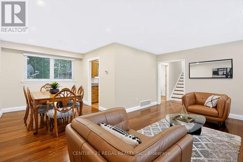 5324 Linbrook Road, Burlington, ON - Indoor Photo Showing Living Room