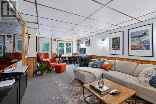 5324 Linbrook Road, Burlington, ON - Indoor Photo Showing Living Room