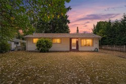 2986 Glen Lake Rd Langford, BC V9B 4B1
