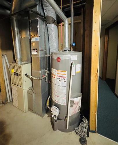 10 Burdick Pl, Winnipeg, MB - Indoor Photo Showing Basement