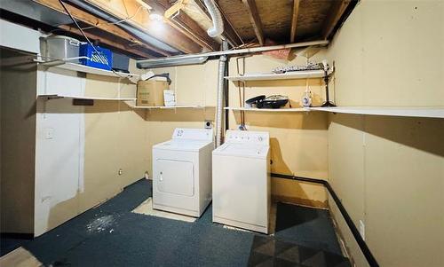 10 Burdick Pl, Winnipeg, MB - Indoor Photo Showing Laundry Room