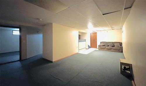 10 Burdick Pl, Winnipeg, MB - Indoor