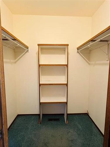 10 Burdick Pl, Winnipeg, MB - Indoor Photo Showing Other Room