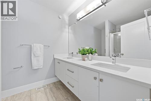 1513 Prince Of Wales Avenue, Saskatoon, SK - Indoor Photo Showing Bathroom