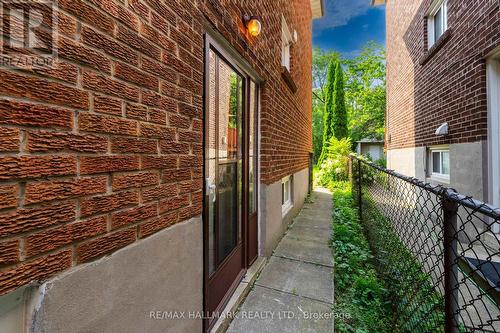 UPPER / 2ND - 402 KINGSTON ROAD , Toronto, Ontario M4L 1T9 5