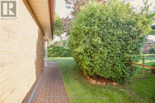 9 Minos Crescent, Toronto, ON - Outdoor