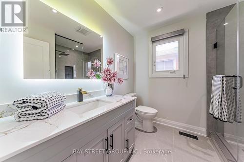 146 Cabinet Crescent, Vaughan, ON - Indoor Photo Showing Bathroom