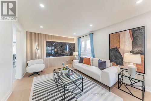 146 Cabinet Crescent, Vaughan, ON - Indoor Photo Showing Living Room