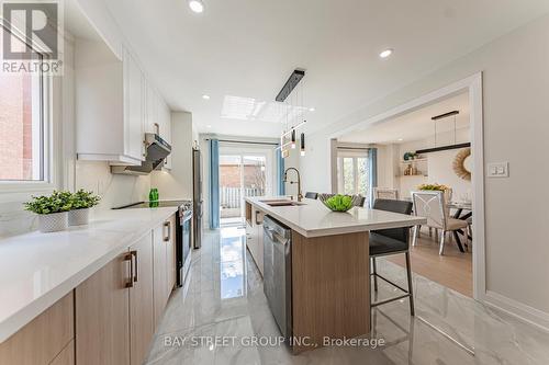 146 Cabinet Crescent, Vaughan, ON - Indoor Photo Showing Kitchen With Upgraded Kitchen