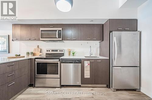 132 - 20 Echo Point, Toronto, ON - Indoor Photo Showing Kitchen With Upgraded Kitchen
