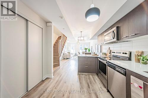 132 - 20 Echo Point, Toronto, ON - Indoor Photo Showing Kitchen