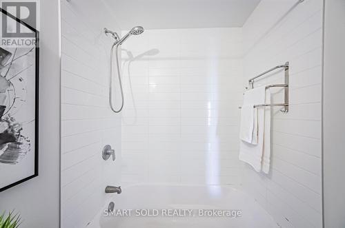 132 - 20 Echo Point, Toronto, ON -  Photo Showing Bathroom