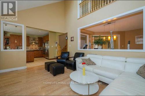 30 Masters Green Crescent, Brampton, ON - Indoor Photo Showing Living Room