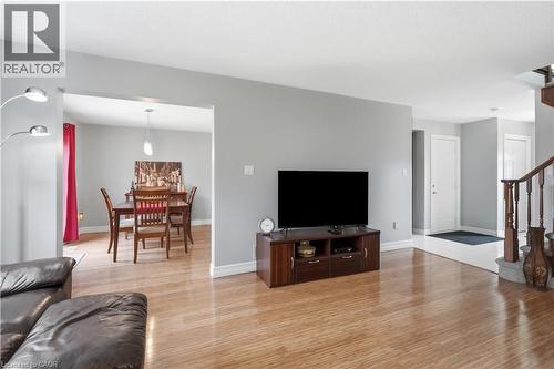 31 Fano Drive, Hamilton, ON - Indoor Photo Showing Living Room