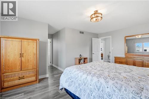 31 Fano Drive, Hamilton, ON - Indoor Photo Showing Bedroom