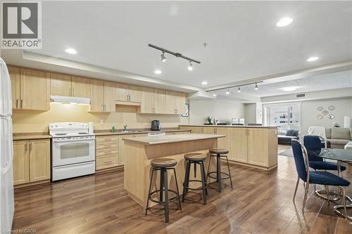 96 University Avenue W, Waterloo, ON - Indoor Photo Showing Kitchen