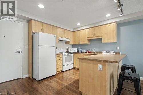 96 University Avenue W, Waterloo, ON - Indoor Photo Showing Kitchen