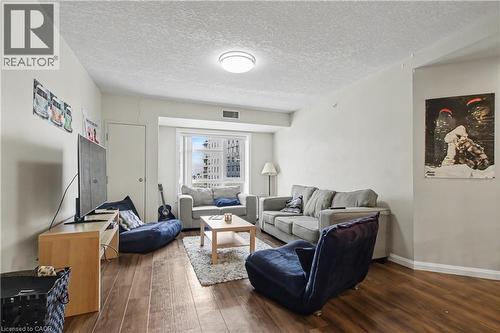 96 University Avenue W, Waterloo, ON - Indoor Photo Showing Living Room