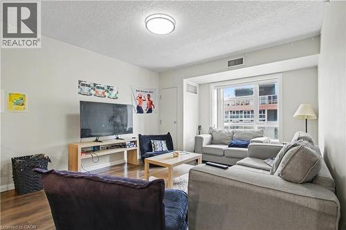 96 University Avenue W, Waterloo, ON - Indoor Photo Showing Living Room