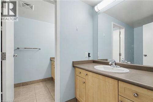 96 University Avenue W, Waterloo, ON - Indoor Photo Showing Bathroom